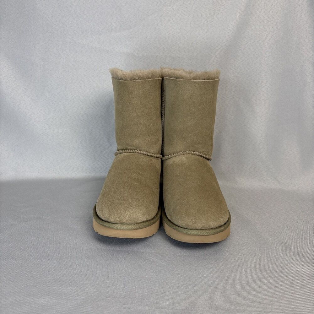 Womens UGG Boots Sz 9 Bailey Bow  Short ALP Antelope Green Suede Boho Festival - Picture 3 of 16
